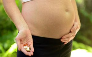 Фолиевая кислота (витамин B9): польза и вред, в каких продуктах содержится, рекомендуемые дозы для беременных, дефицит, отравление, функции