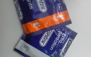 Два презерватива