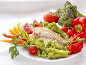 Морская рыба и овощи - идеальный вариант для питания 