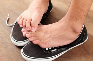 Причины грибка между пальцами ног