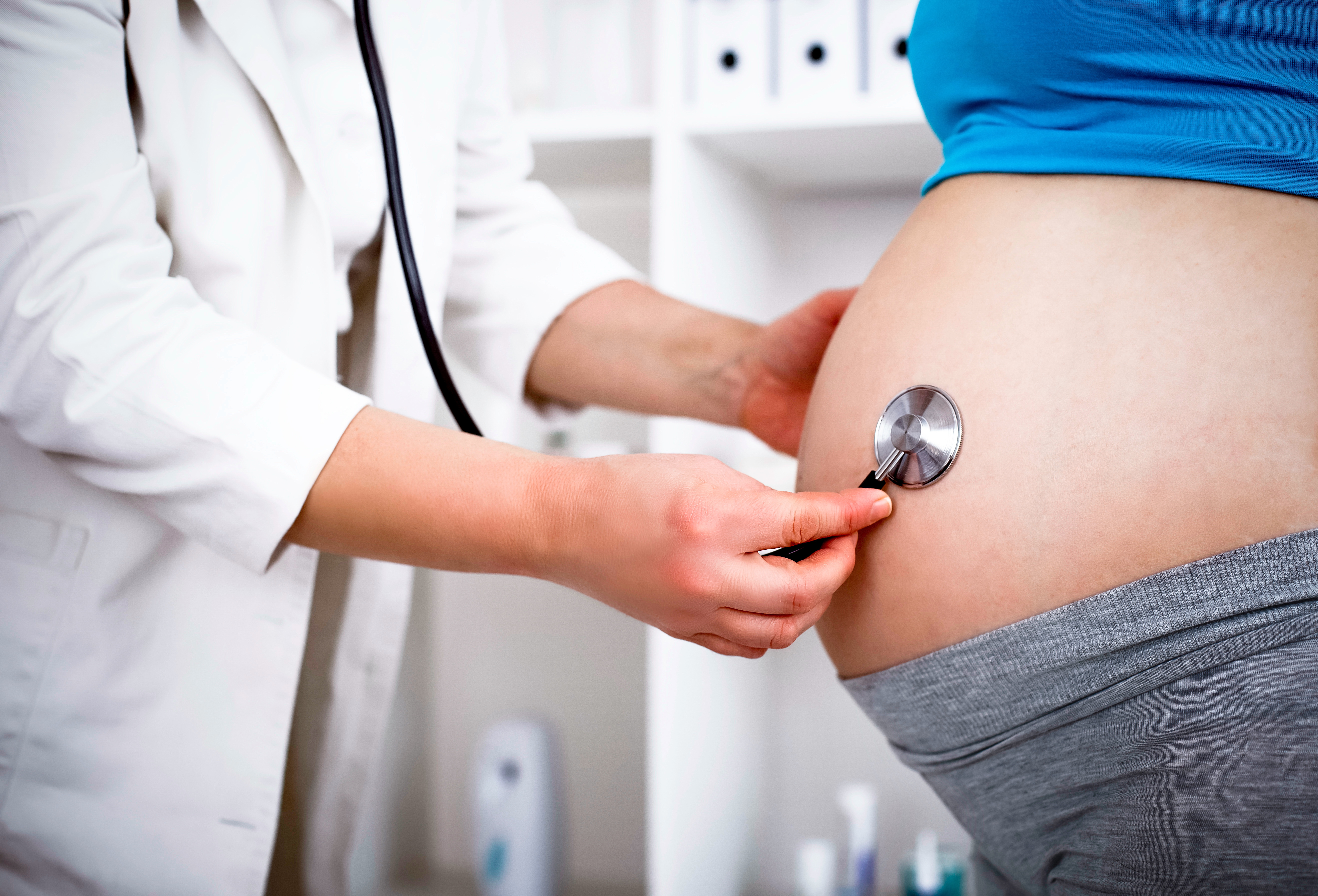 Посещение врача беременной. Обследование беременных. Беременные женщины у врача.