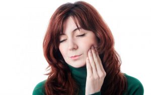 Боль в челюсти: причины, симптомы, лечение
