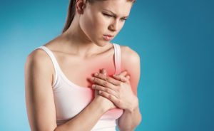 Болезненные ощущения в области груди - могут быть признаком недуга 
